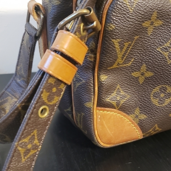 Louis Vuitton  (Unisex) Brown  Monogram Shoulder Bag - Picture 7 of 16